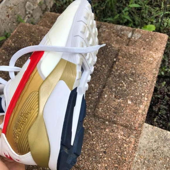 Nikes - Picture 3 of 3